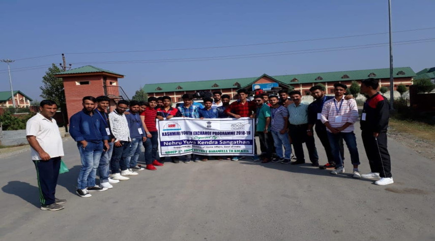 A Group of 22 boys on all India tour from Baramulla